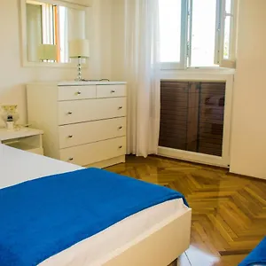 White & In Apartment Malinska